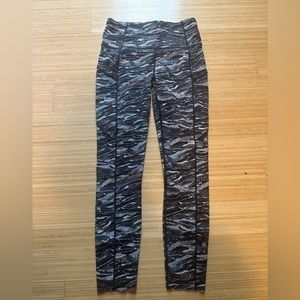 Lululemon Fast and Free 7/8 tights sz 6